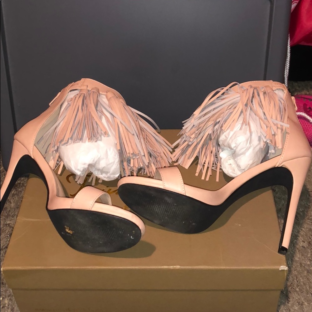Heels - Picture 3 of 7